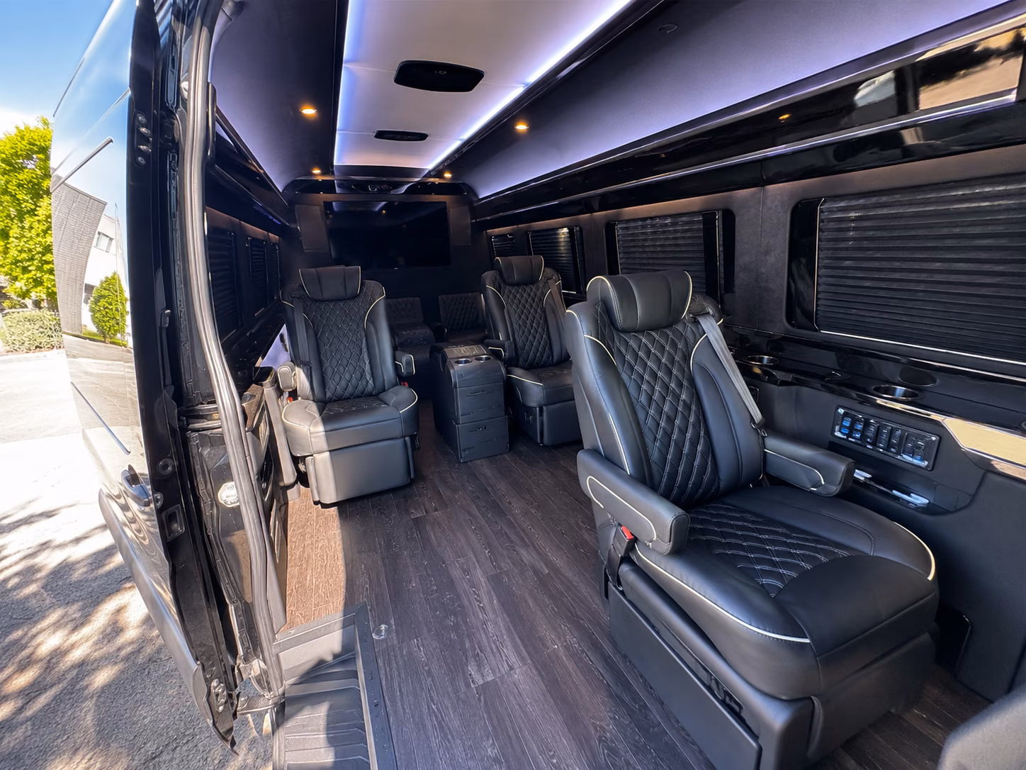 find the perfect transportation for your next airport transfer 5